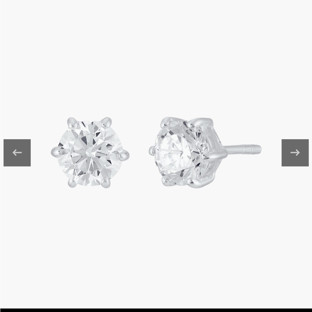 Glisten & Gleam Stud earrings, new